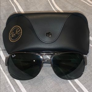 USED MENS RAYBANS SUN GLASSES